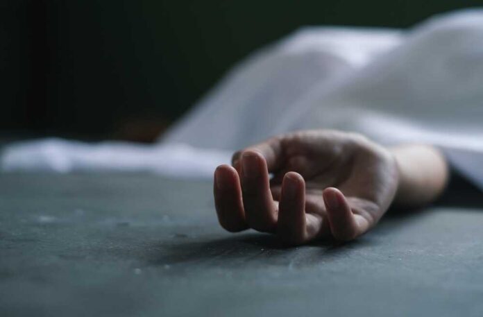 Hand,Of,Dead,Victim,Woman,Covered,By,White,Cloth,horror,And