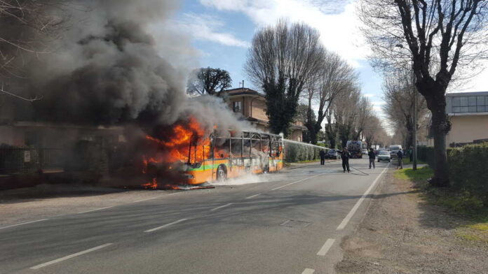 Mariano,Comense,(,Italy,),03/09/2016:,A,Line,Bus,Burning