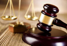 Judges gavel and scales of justice on table.