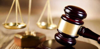 Judges gavel and scales of justice on table.