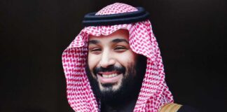 A man in traditional Saudi attire smiling at the camera