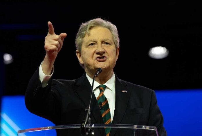 National,Harbor,,Md,Us,-,Mar,2,,2023:,Us,Sen A speaker passionately addressing an audience at a conference