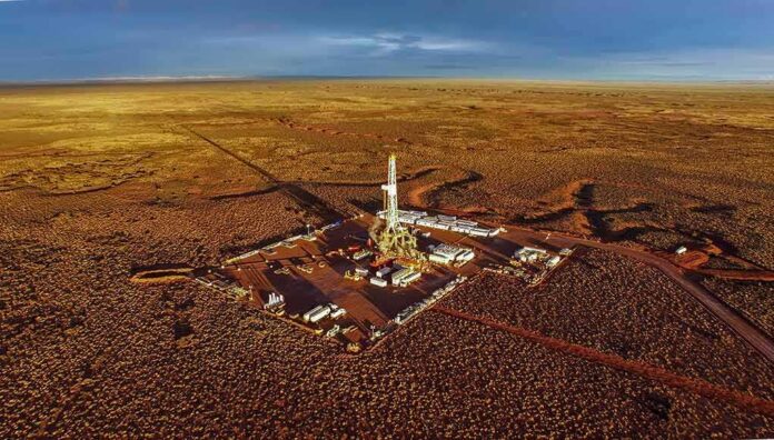 shutterstock_1760233340 Oil drilling rig at remote desert site